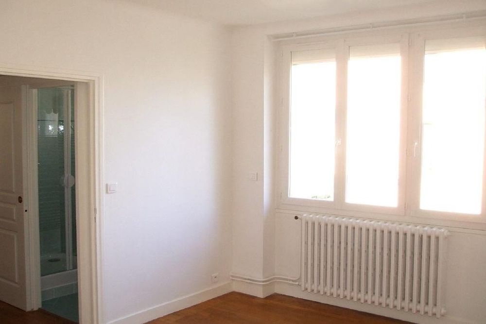 MAISON DE VILLE T3 70 M², AVEC TERRASSE, COUR ET GARAGE