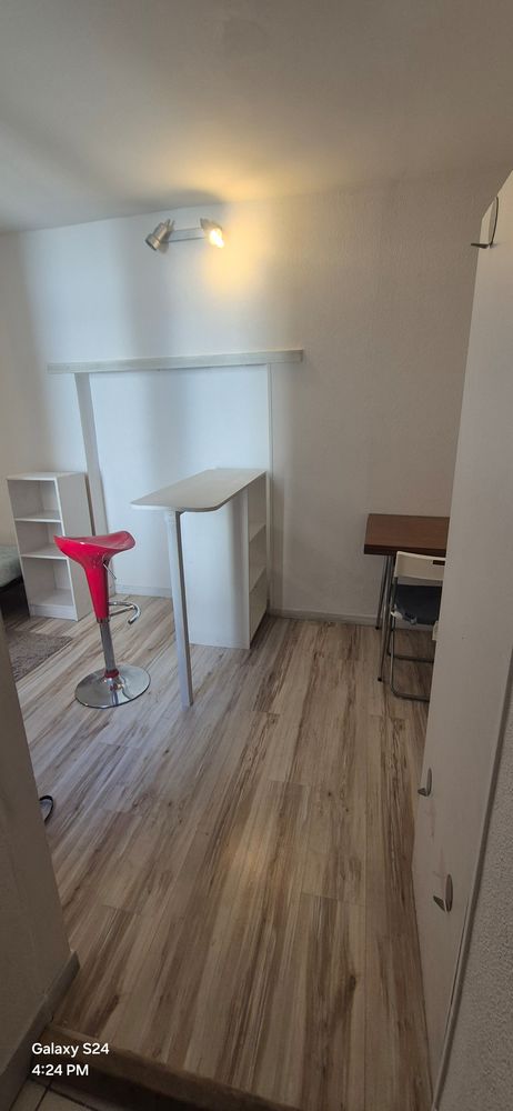 Studio Reims centre rue Gambetta avec meubles
