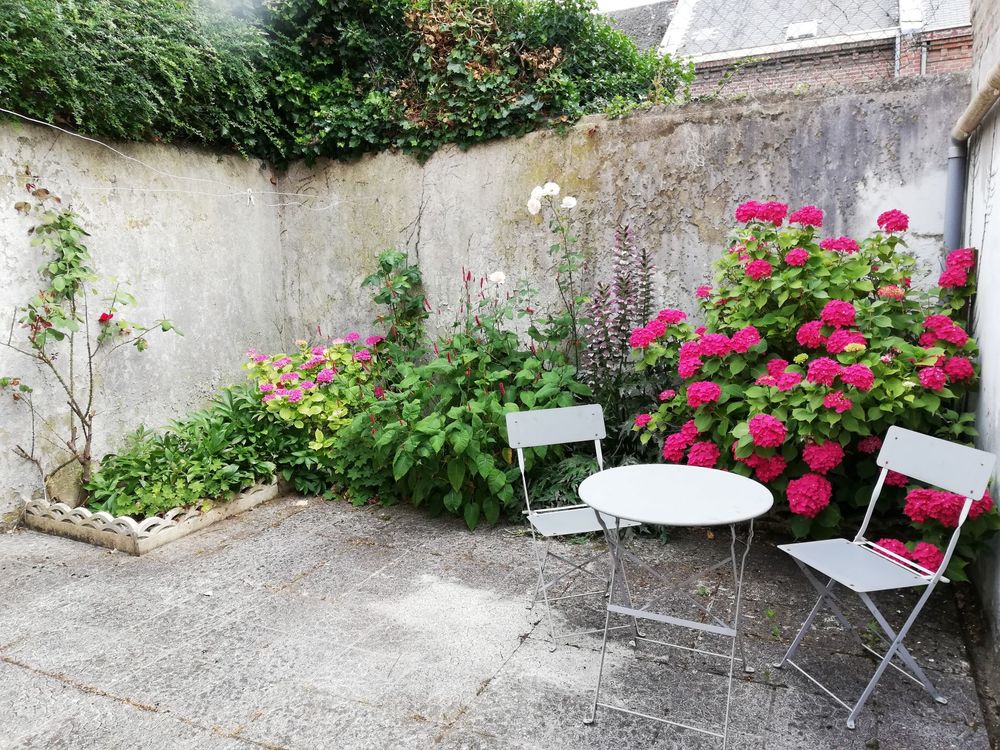 ST LEU / CITADELLE F2 /F3 MEUBLES EN PARFAIT ETAT