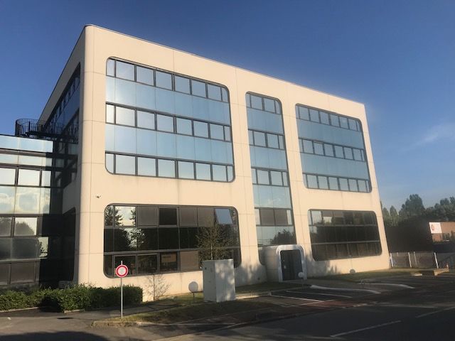 Bureaux pro 24 m² 1 box de stockage 20m²
