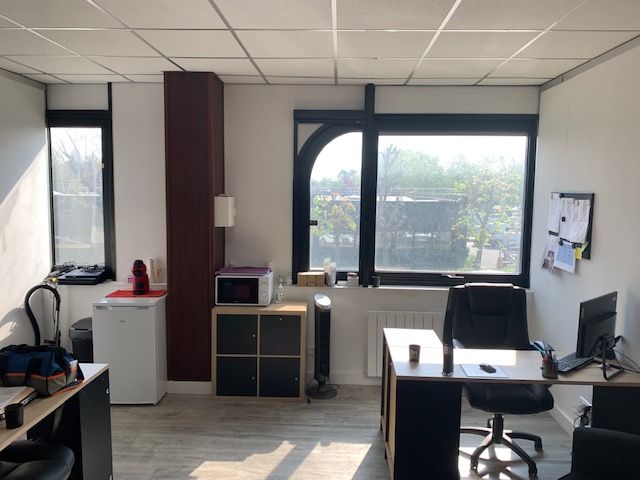 Bureaux pro 24 m² 1 box de stockage 20m²