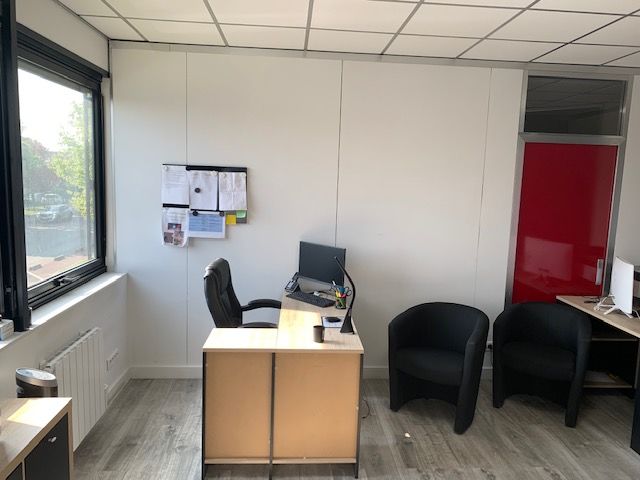 Bureaux pro 24 m² 1 box de stockage 20m²