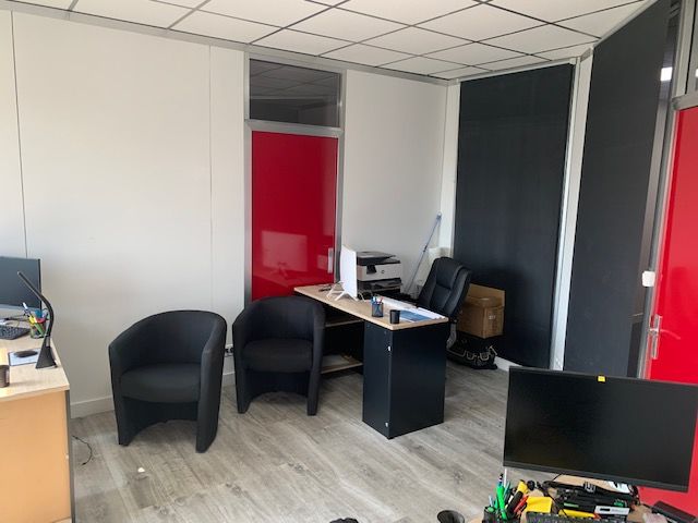 Bureaux pro 24 m² 1 box de stockage 20m²