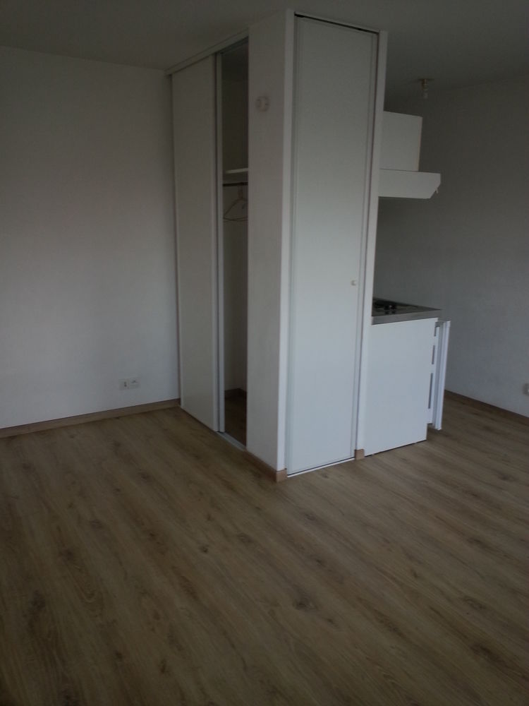 F1 avec parking en petite residence ST Michel EVREUX