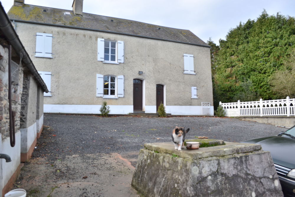 PETIT HARAS SITUE DANS CORP DE FERME