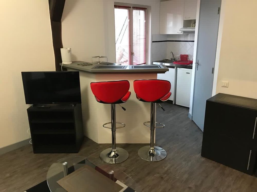 F2 duplex TB meublé centre Troyes chauffage collectif