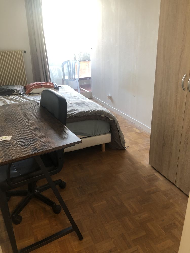 Chambre meublée en colocation