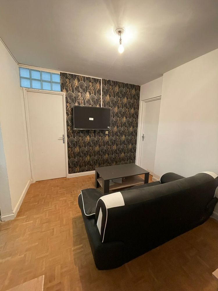 Chambre meublée en colocation
