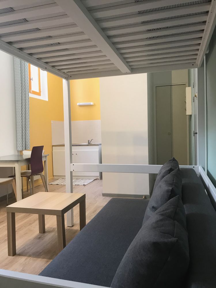 GRAND STUDIO MEUBLE 32M2, Centre Ville d'Avignon