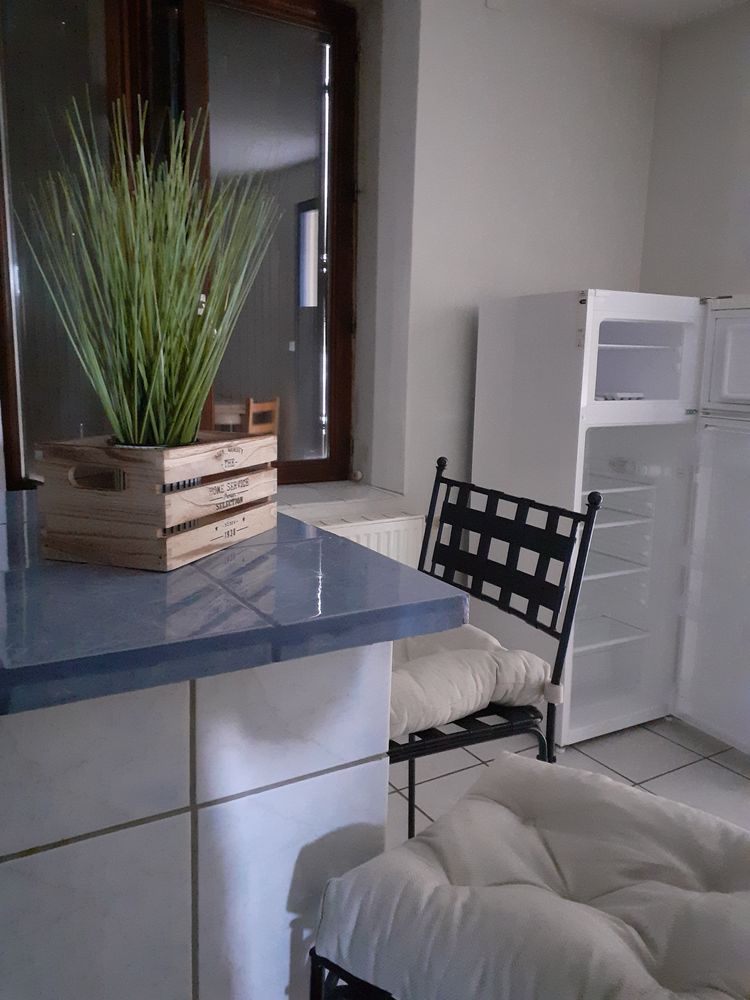 Studio meublé et F2 quartier calme