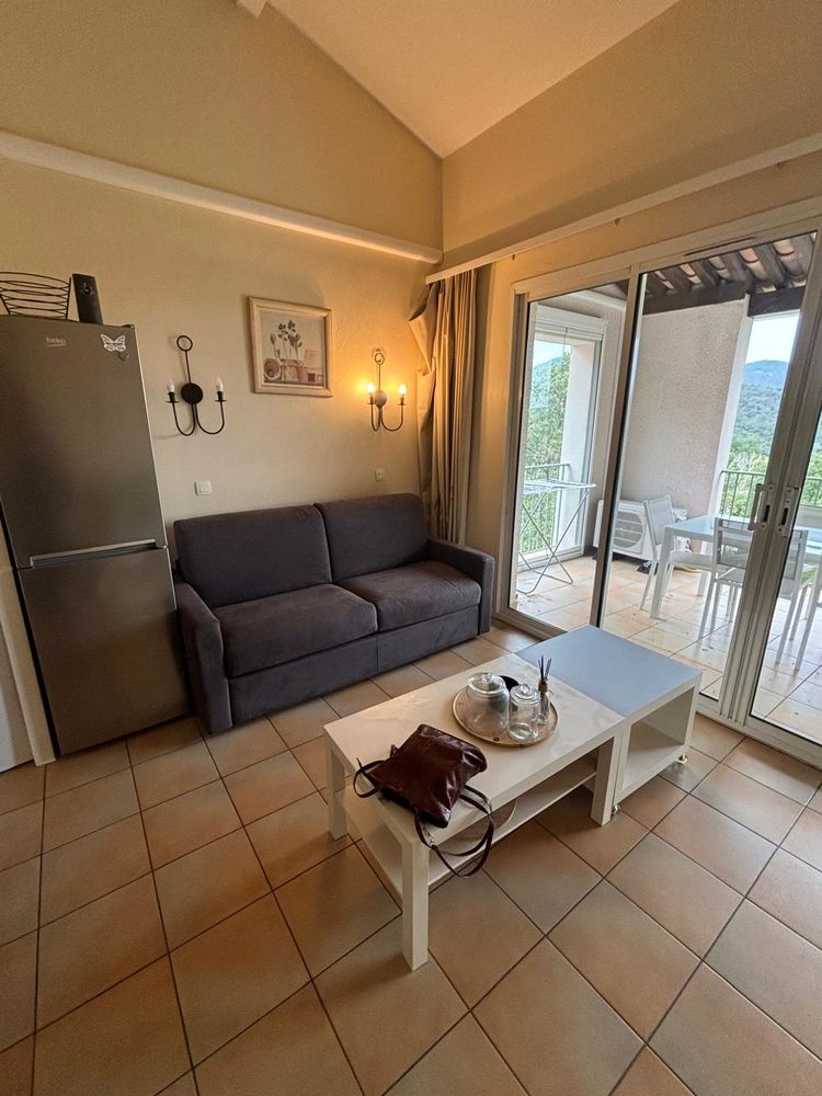 saisonnière à Grimaud vue mer Climatisé