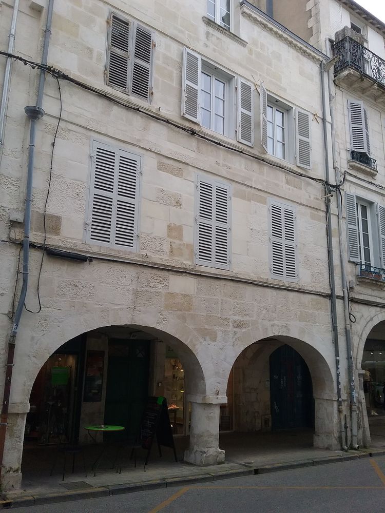 Studio LA ROCHELLE centre ville historique ( Dupaty )