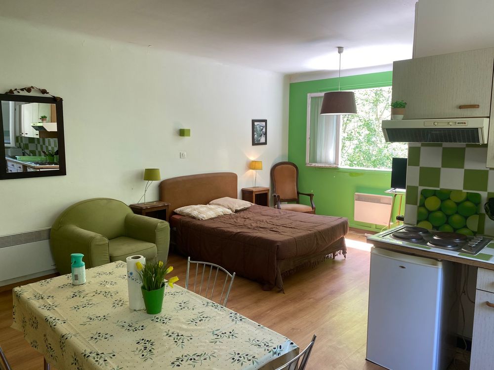 La preste les bains gigantesque studio meublé