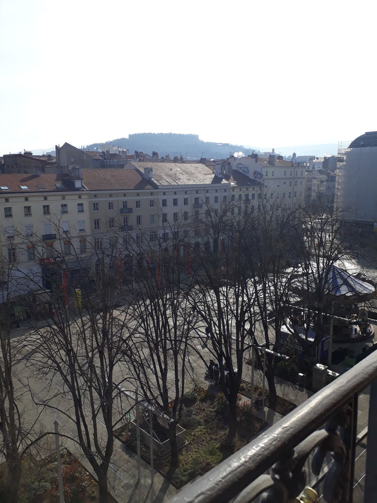 Beau T3/T4 haussmannien hypercentre Saint-Etienne