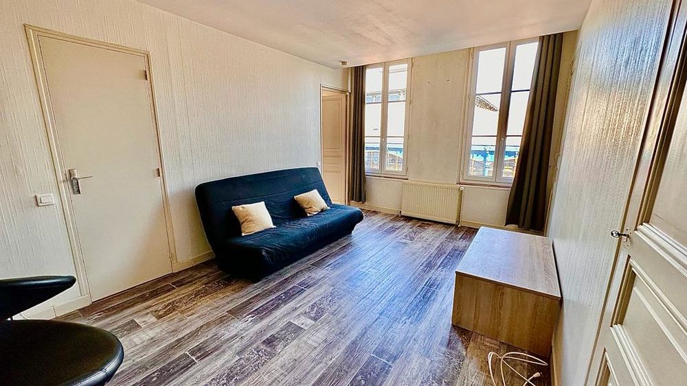F2 meublé centre Troyes,chauff collectif,lave-linge,TV