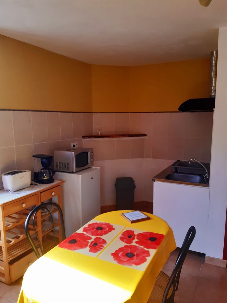 NORD GARD, limite Ardèche, studio meublé fonctionnel