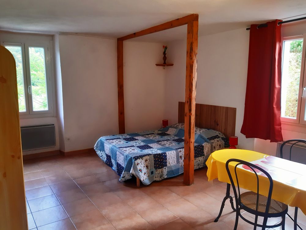 NORD GARD, limite Ardèche, studio meublé fonctionnel