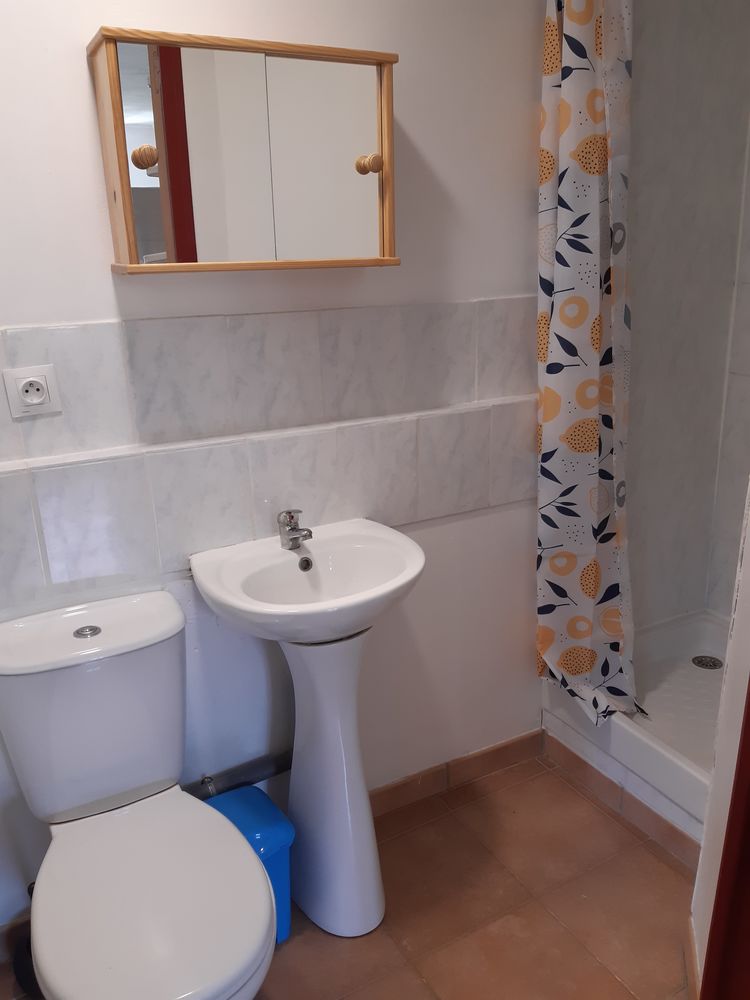 NORD GARD, limite Ardèche, studio meublé fonctionnel