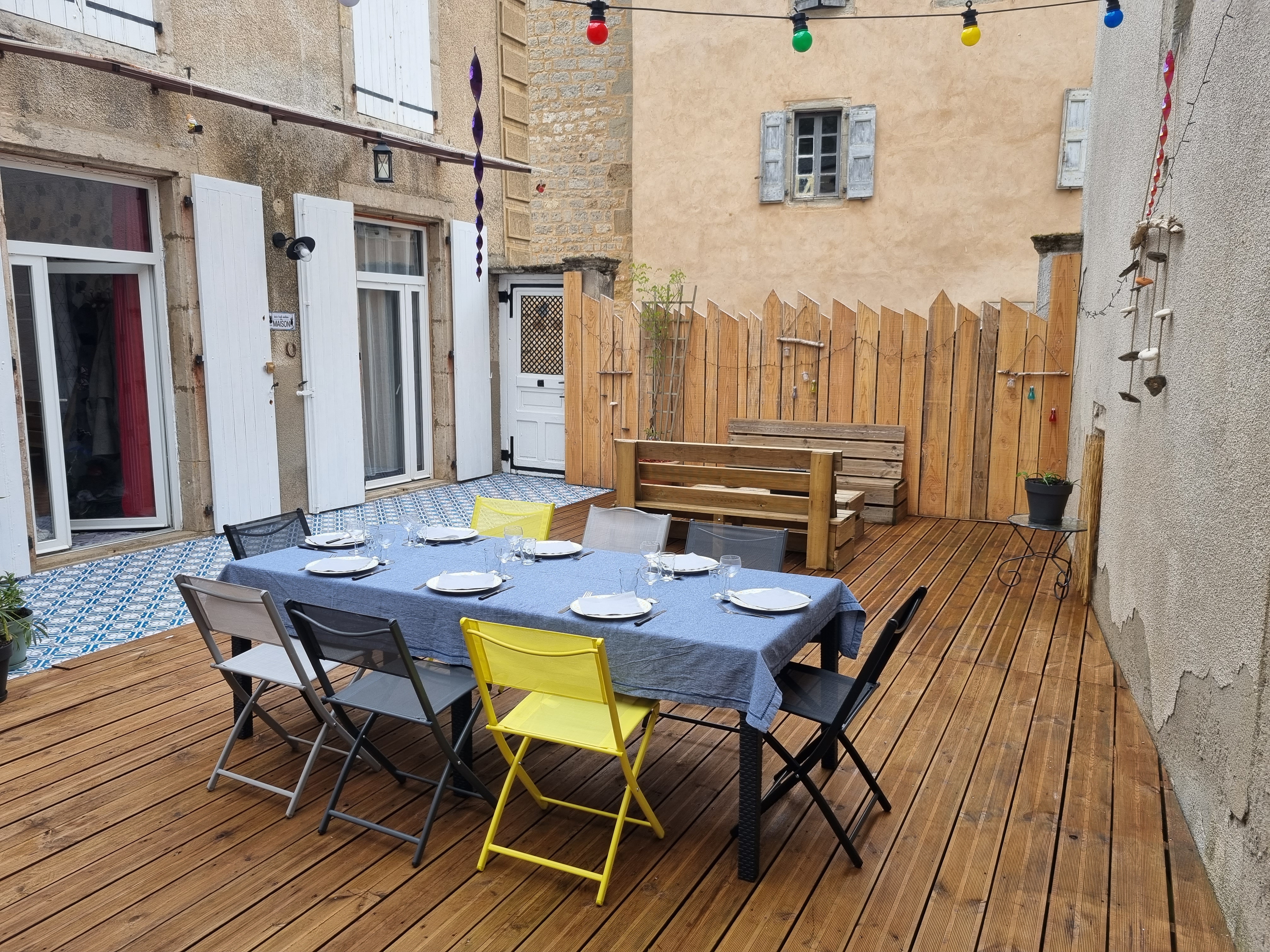 A vendte maison comprenant appartement à Meyrueis