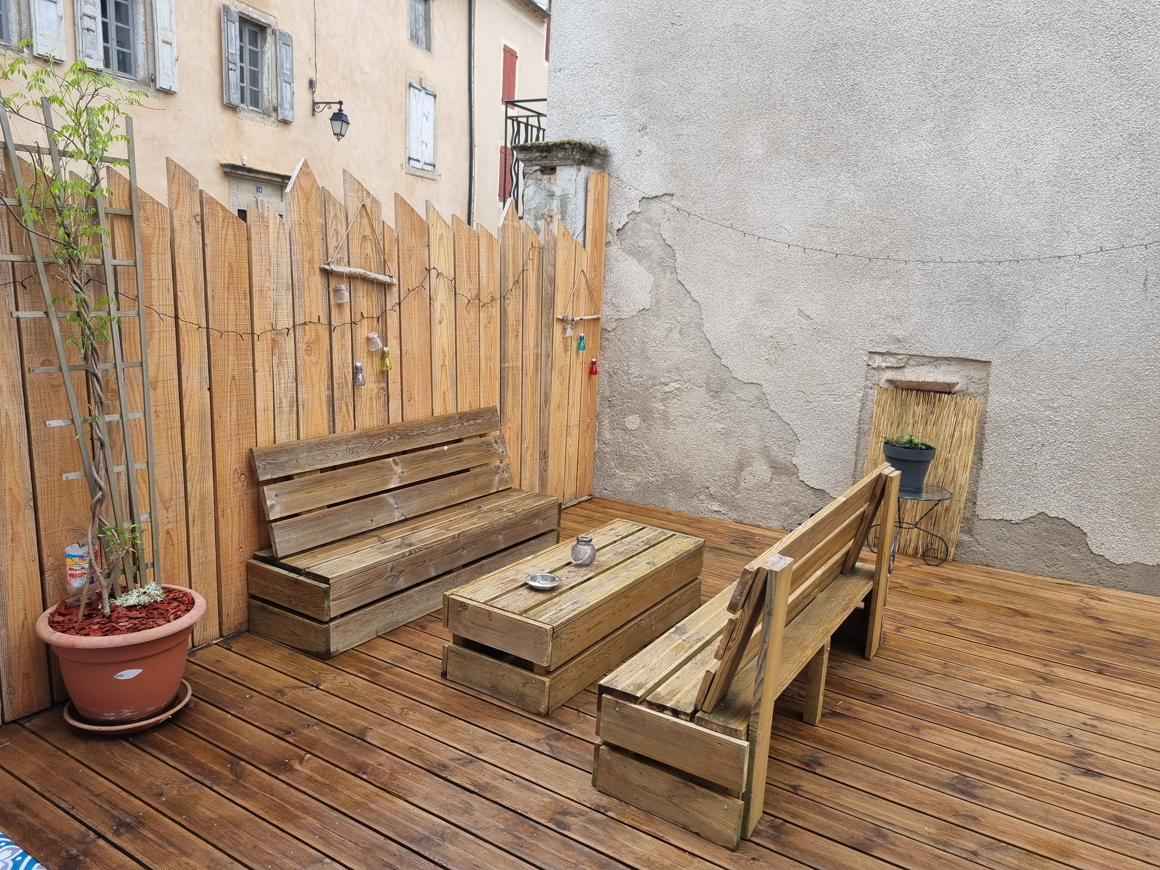 A vendte maison comprenant appartement à Meyrueis