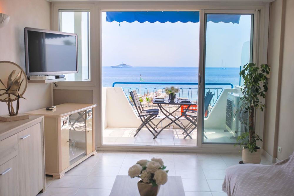 BEL APPARTEMENT FRONT DE MER A JUAN LES PINS PARKING SECURIS