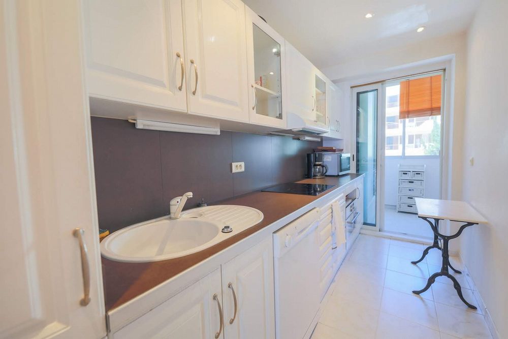 BEL APPARTEMENT FRONT DE MER A JUAN LES PINS PARKING SECURIS