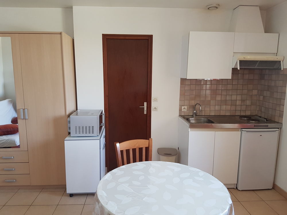 STUDIO MEUBLE CLAIR ET AGREABLE