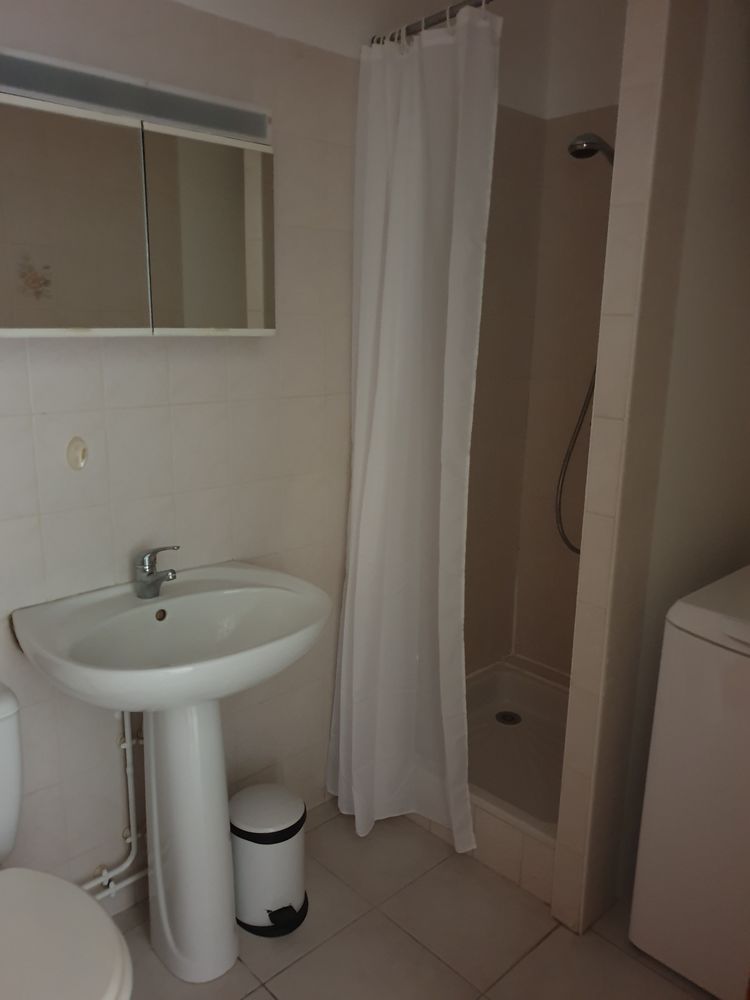 STUDIO MEUBLE CLAIR ET AGREABLE