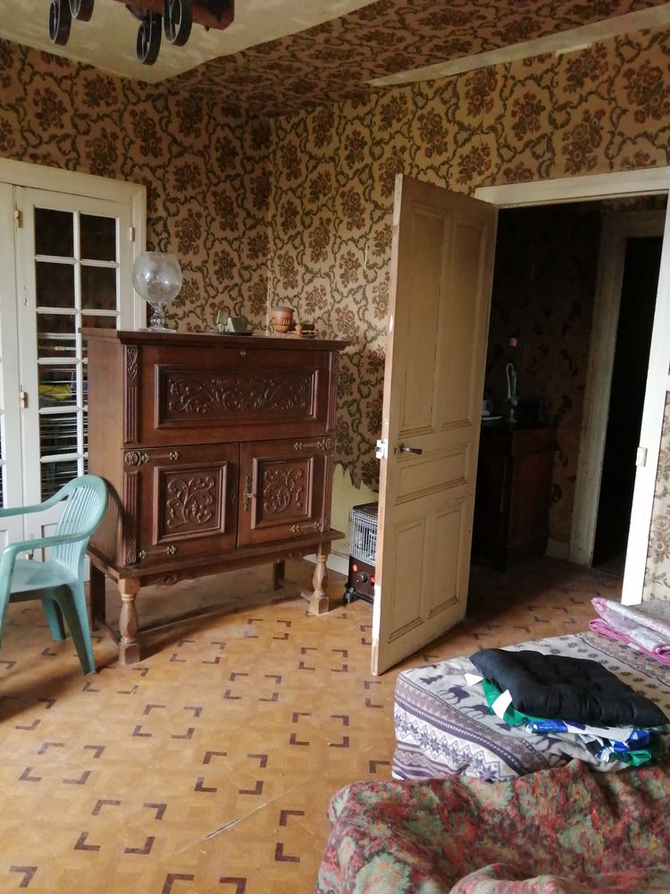MAISON A RENOVER SUR 6000 M2 DE TERRAIN