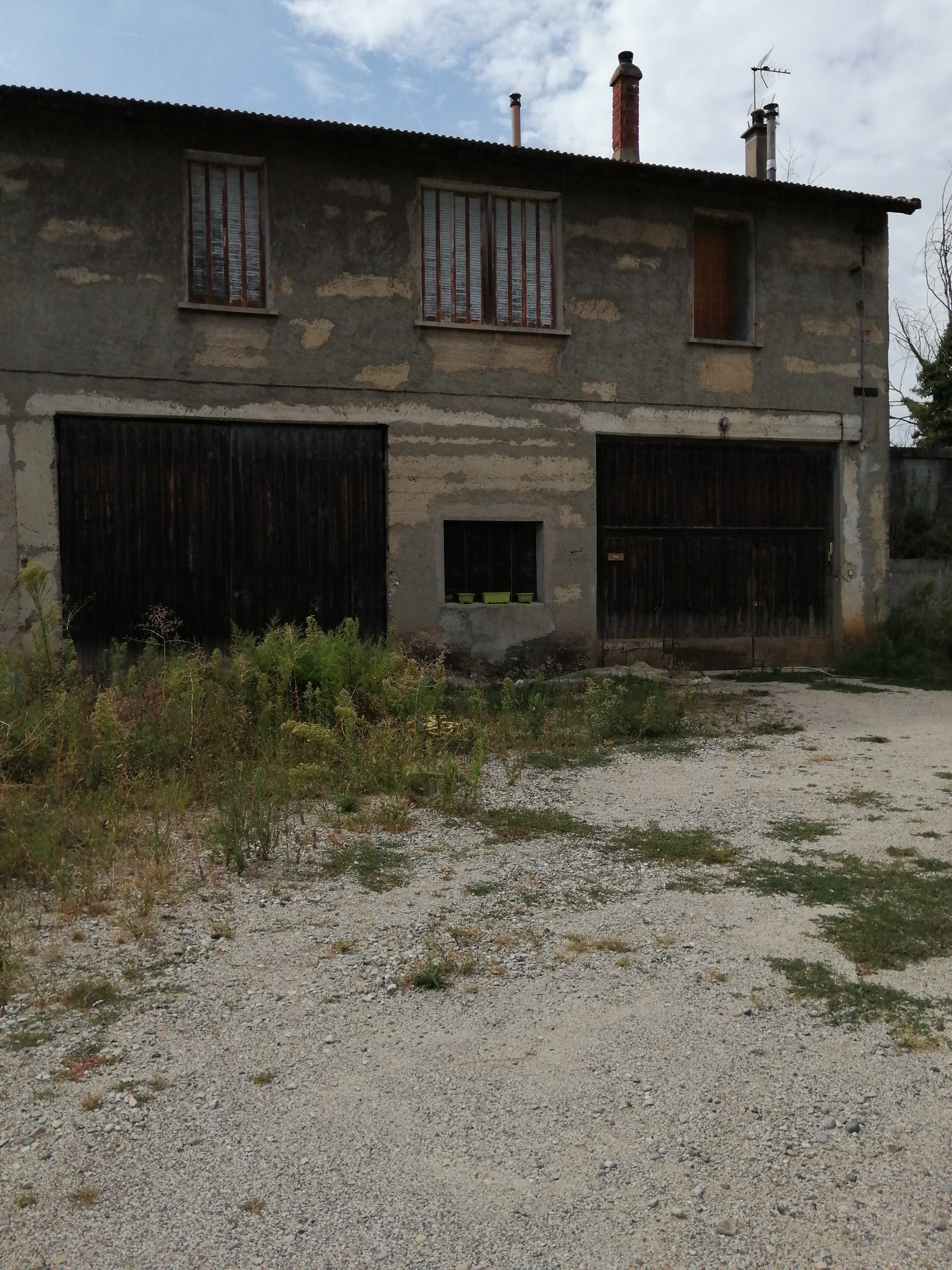 MAISON A RENOVER SUR 6000 M2 DE TERRAIN
