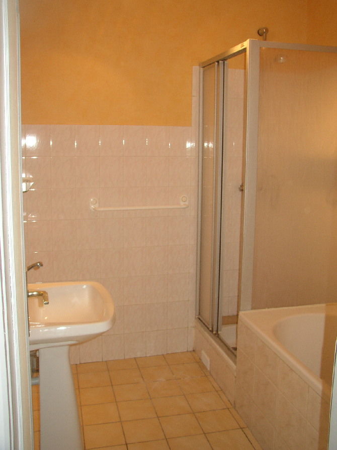 ARTIX 64170 Centre ville F5 +Parking privé +Espace vert