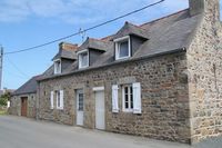 Longère bretonne en pierre en centre bourg et proche mer 230000 Plougrescant (22820)