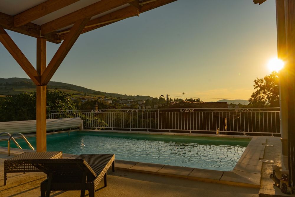 MAISON DE CARACTERE 460 m² PISCINE -TER 3000 m²-1H DE LYON