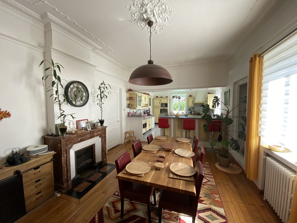 MAISON DE CARACTERE 460 m² PISCINE -TER 3000 m²-1H DE LYON
