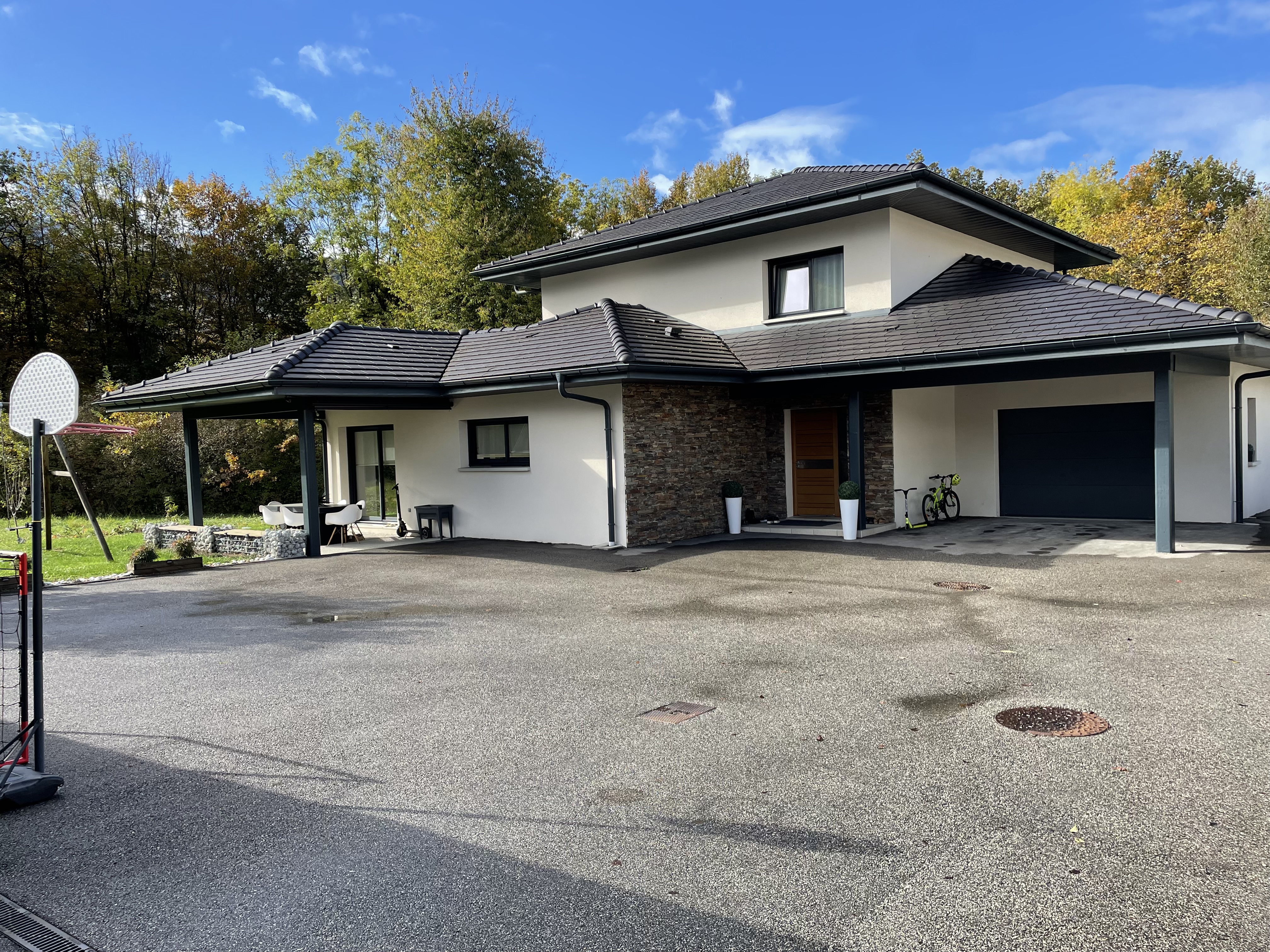 VILLA 200 m2 + Terrain 1 090 m² + Studio indépendant