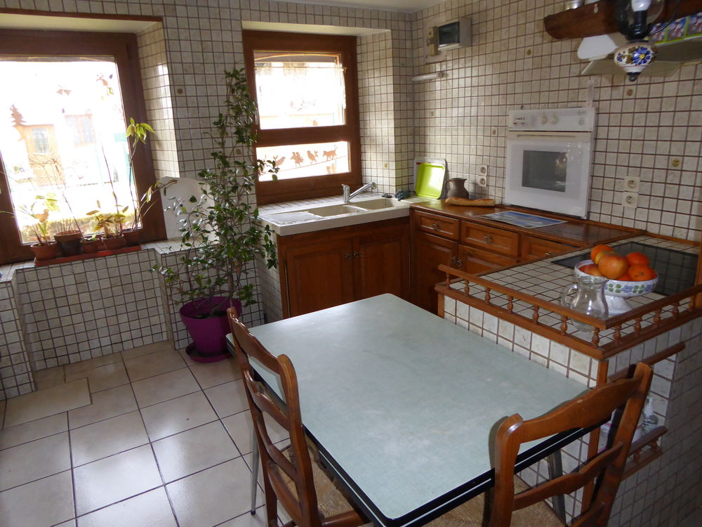 MAISON 240000 euros 7 pièces terrain 1972 m2