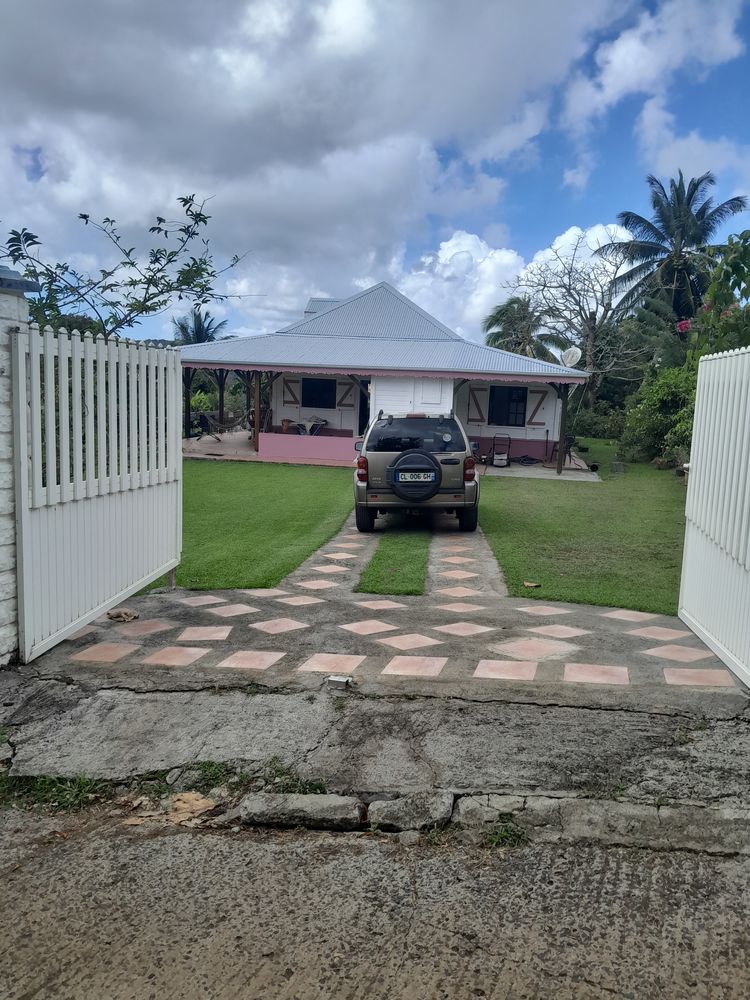 Maison de 5 pièces + 1 bungalow sur terrain de 2000 m2