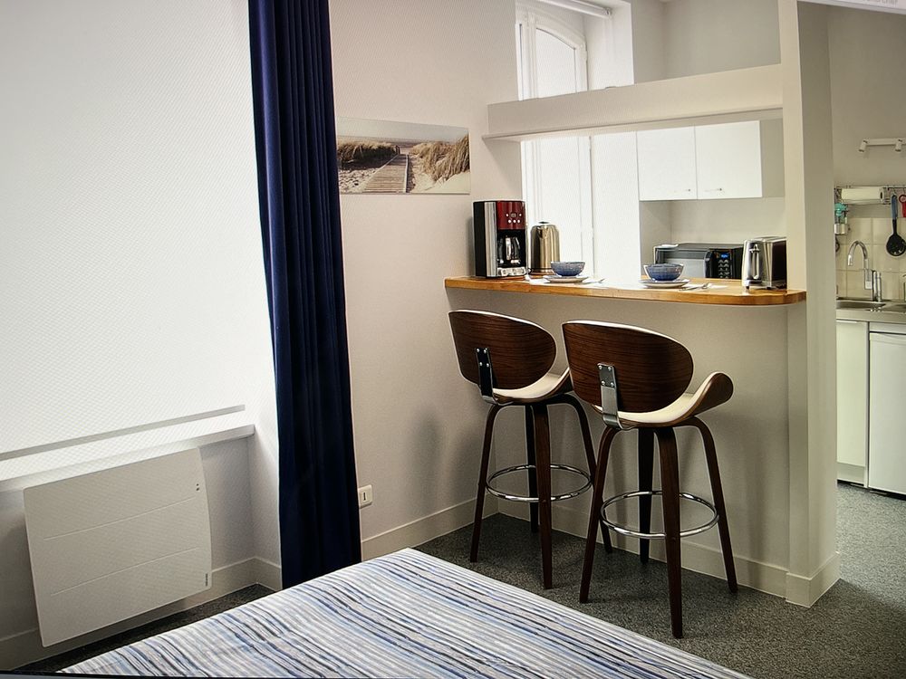 LOCATION MEUBLÉE - STUDIO MEUBLÉ