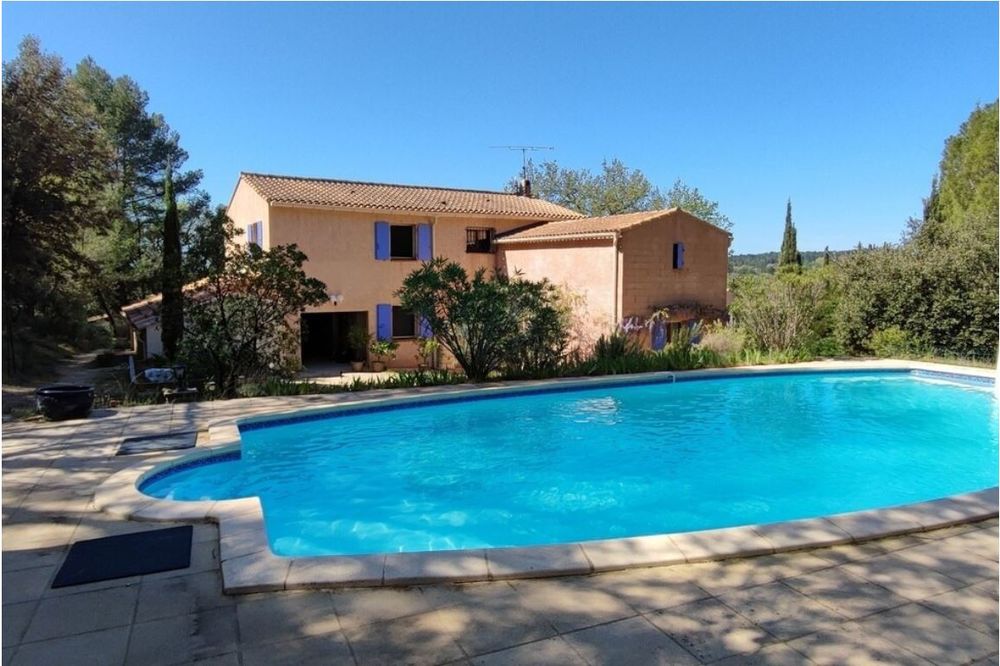 Villa de 220 m² sur 3537 m² de terrain, à Lauris