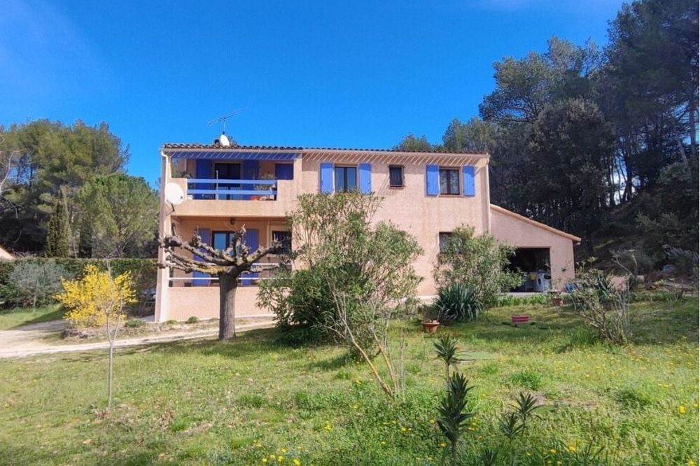 Villa de 220 m² sur 3537 m² de terrain, à Lauris