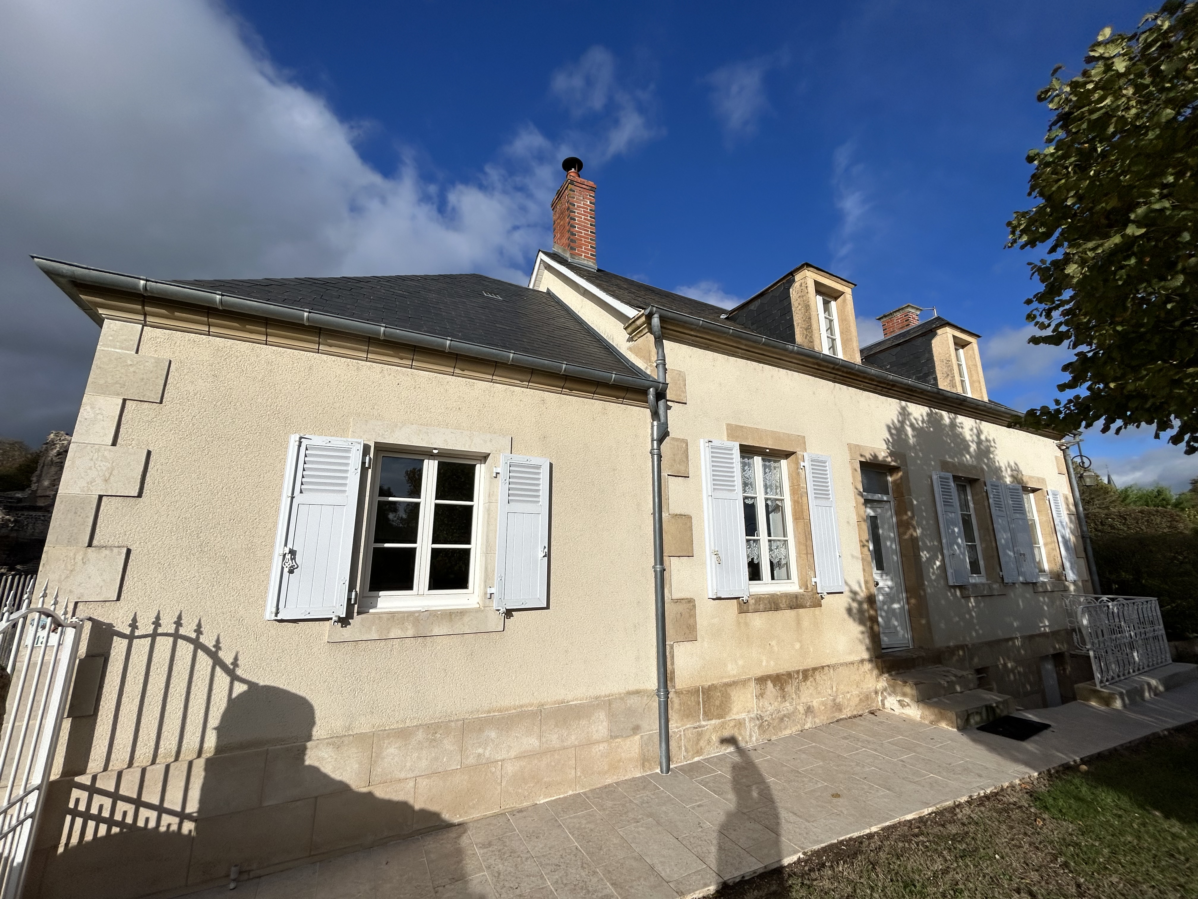 maison de marinier sur le bord du canal du BERRY