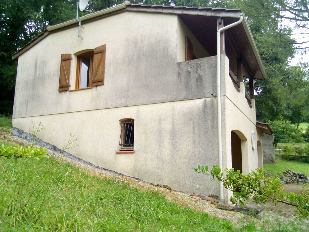 maison 4kms d'AGEN dans un petit bois de chenes