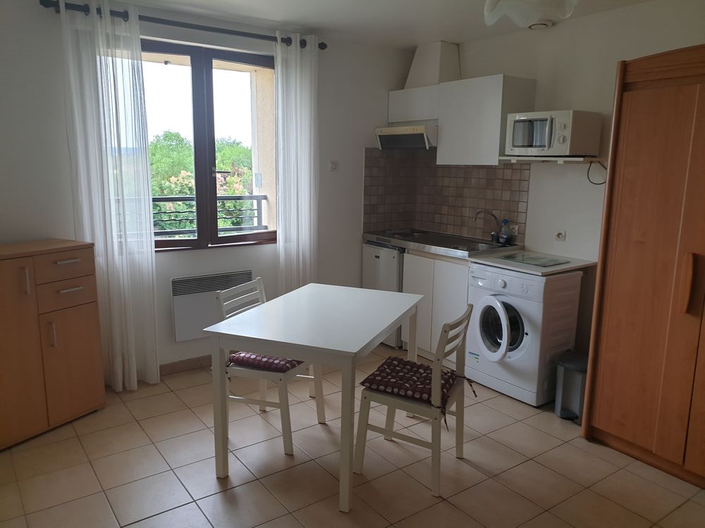 STUDIO MEUBLE VUE SUR VERDURE