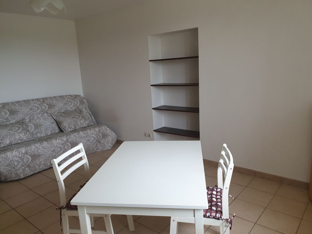 STUDIO MEUBLE VUE SUR VERDURE