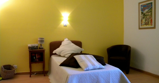 COQUET STUDIO FACE AUX THERMES DE LA PRESTE LES BAINS