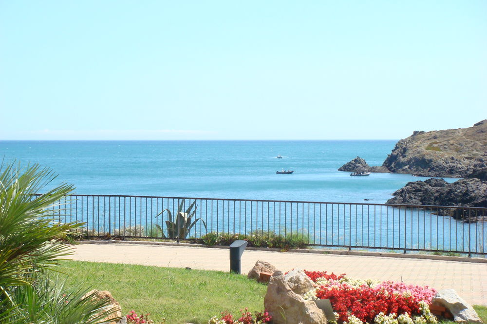 A COLLIOURE APPART RDC AVEC TERRASSE SUR VUE MER + PARKING