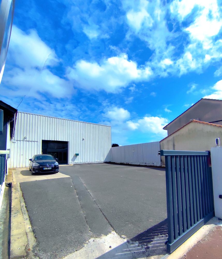 Local commercial 600m2 ,Bureaux, parking privé Angoulême