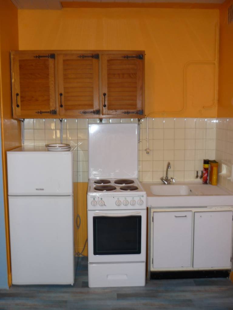 BEAU STUDIO MEUBLé 18 M2 MONTREUIL LIGNE 9