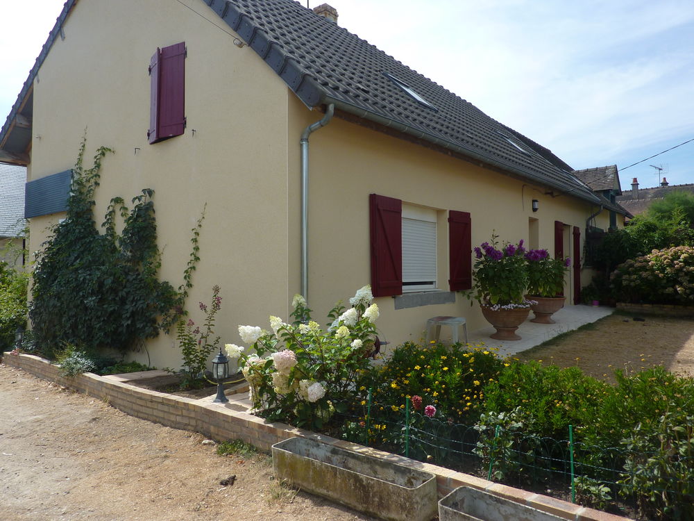villa en campagne avec grange au calme
