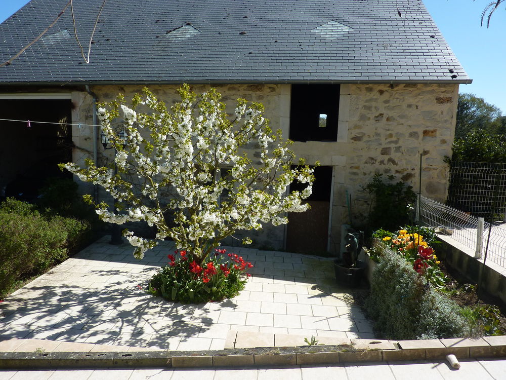 villa en campagne avec grange au calme